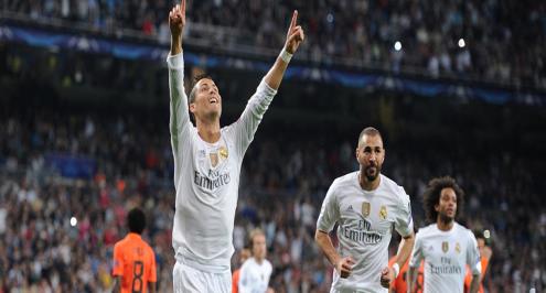 كريستيانو رونالدو يلتقي "المدرب" السوري اللاجئ ونجليه